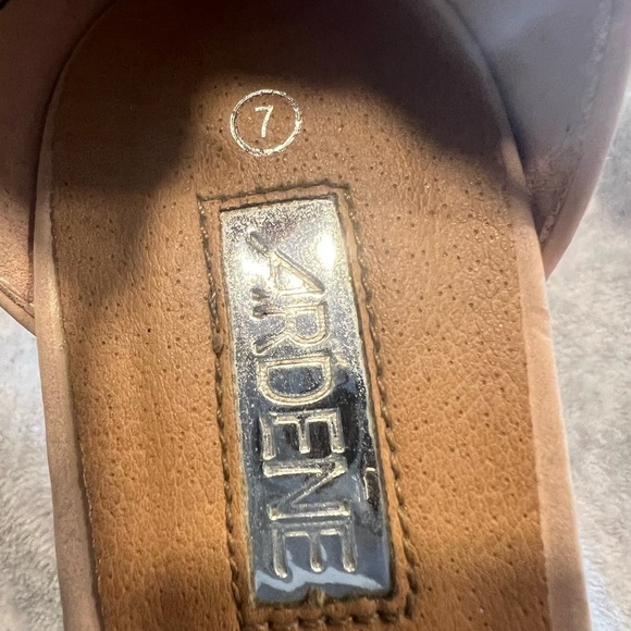 Strapped sandal  heels - Picture 2 of 4